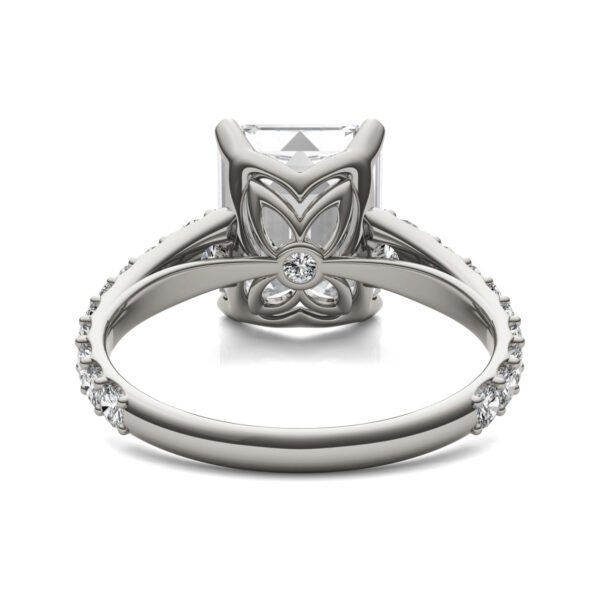 EMERALD SIGNATURE GRADUATED SIDE-STONE ENGAGEMENT RING